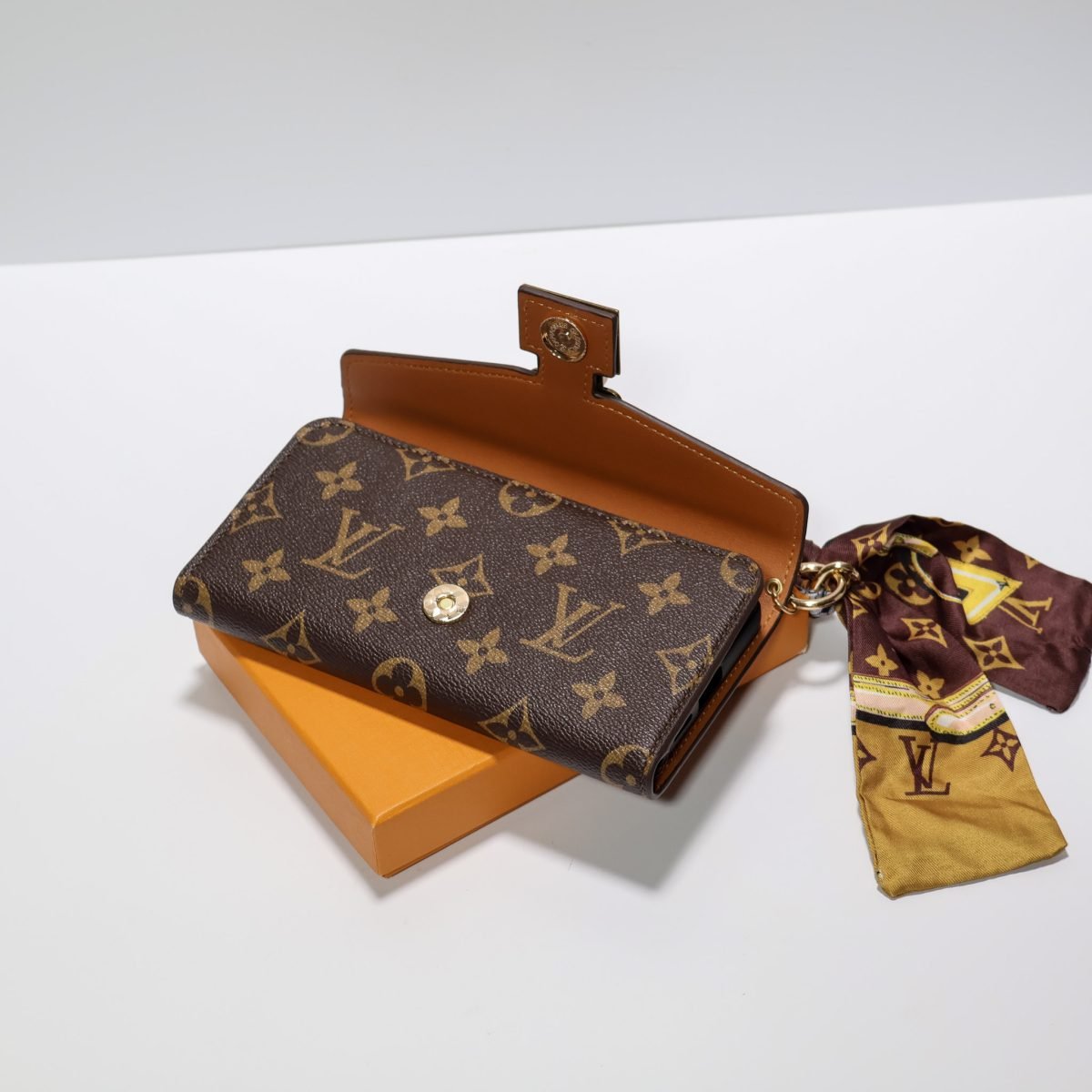 Louis Vuitton iPhone 17 Pro Max case Wallet – luxury designer magsafe LV monogram designer phone cover